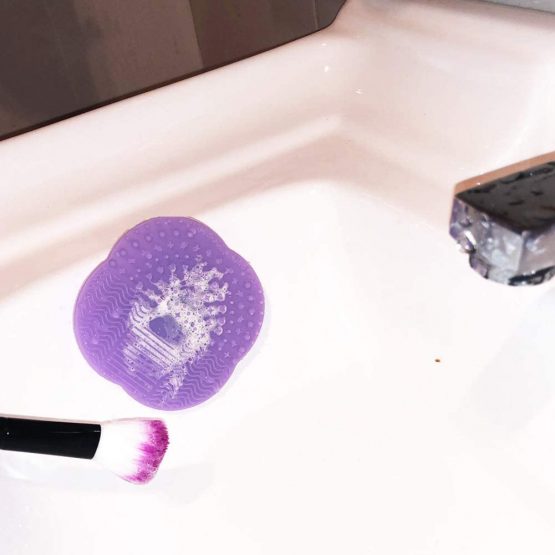 2pcs Silicone Brush Cleaner Make Up Brushes Cleaning Pad Little Rubber Scrubber Mat Portable Cosmetic Brush Washing Tool with Suction Cup 4" x 4" - Rose Red and Purple - Image 2