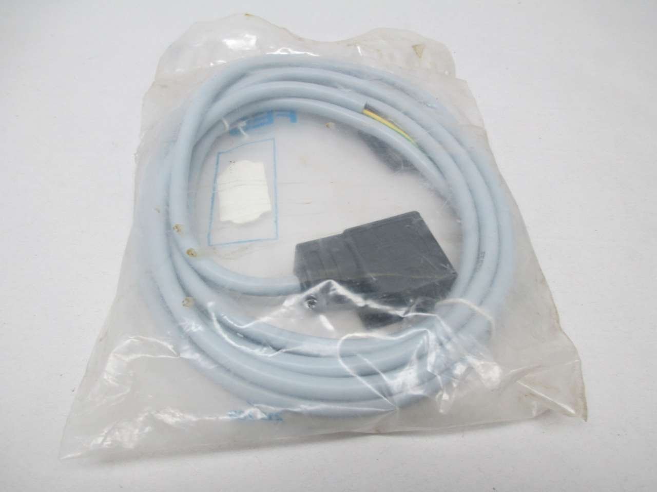 Festo 30939 Model KMV-1-24DC-2.5-LED Plug Socket With Cable, White - Image 3