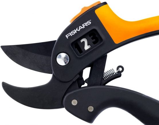 Fiskars PowerStep Pruner Anvil P83, Cutting diameter: 2.4 cm, Steel blades with non-stick coating, Length: 19 cm, Black/Orange, 1000575 - Image 4