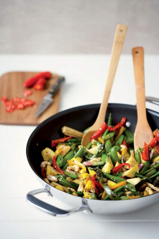 Le Creuset 3-Ply Stainless Steel Non-Stick Wok with Lid, 30 x 7.8 cm - Image 4