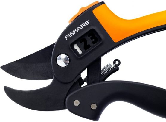 Fiskars PowerStep Pruner Anvil P83, Cutting diameter: 2.4 cm, Steel blades with non-stick coating, Length: 19 cm, Black/Orange, 1000575 - Image 3