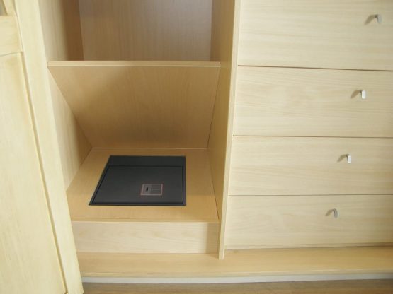 Arregui Black Camouflaged Safe for Cabinet Skirting Board - Image 4