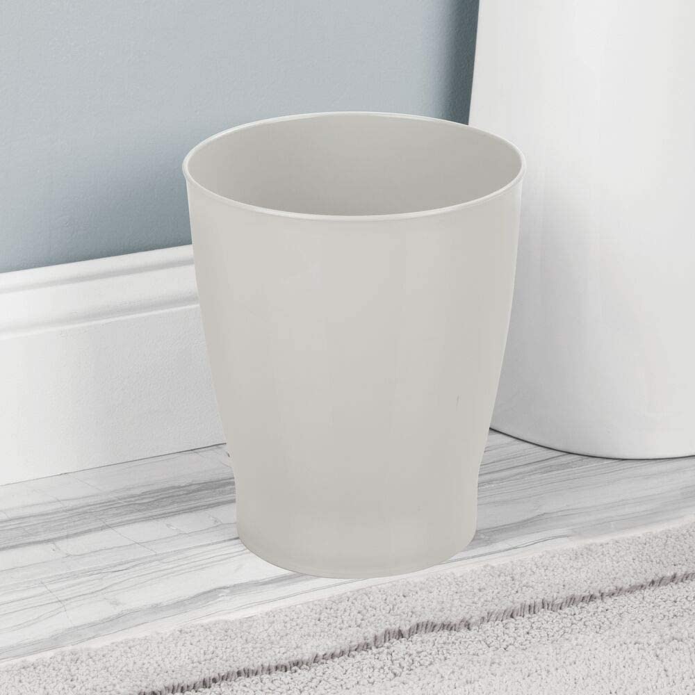 mDesign Bathroom Bin - Plastic Bedroom Bin & Rubbish Bin for Bathrooms Home and Offices - Small Dustbin - Light Grey - Image 2