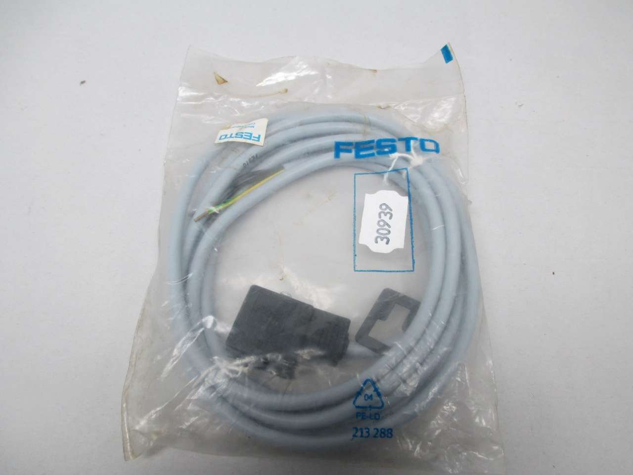 Festo 30939 Model KMV-1-24DC-2.5-LED Plug Socket With Cable, White