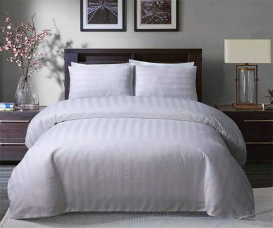 Sleepdown Soft Hotel Quality 225 THREAD COUNT POLYCOTTON Satin Stripe Duvet Cover Set With Pillowcases in White Colour (Double)