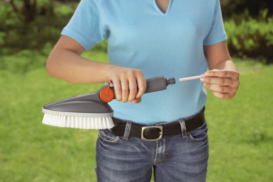 Gardena Power Wand: Water-Carrying Cleaning Brush for the Clean System, Ideal for Thorough Cleaning of Garden Furniture and Equipment (5572-20) - Image 3