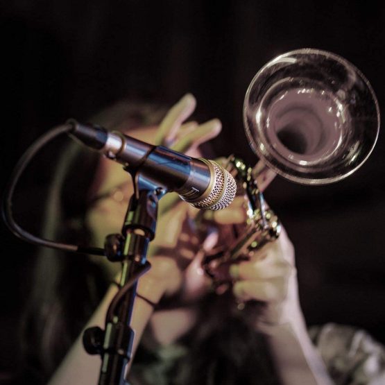 Shure BETA 57A Supercardioid Dynamic Microhone with High Output Neodymium Element for Vocal/Instrument Applications - Image 3