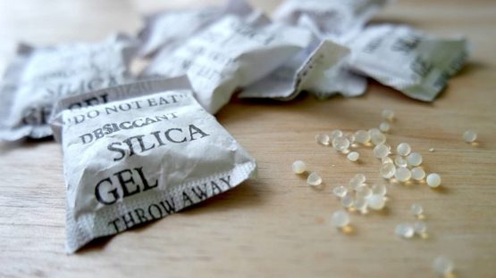 E-Cron 10 x 10 gr Silica Gel Tyvek Packets. Pure, Safe and Reusable Silica Gel Sachets Desiccant. Renewable Dehumidifier Pouches - Absorb Moisture. - Image 2