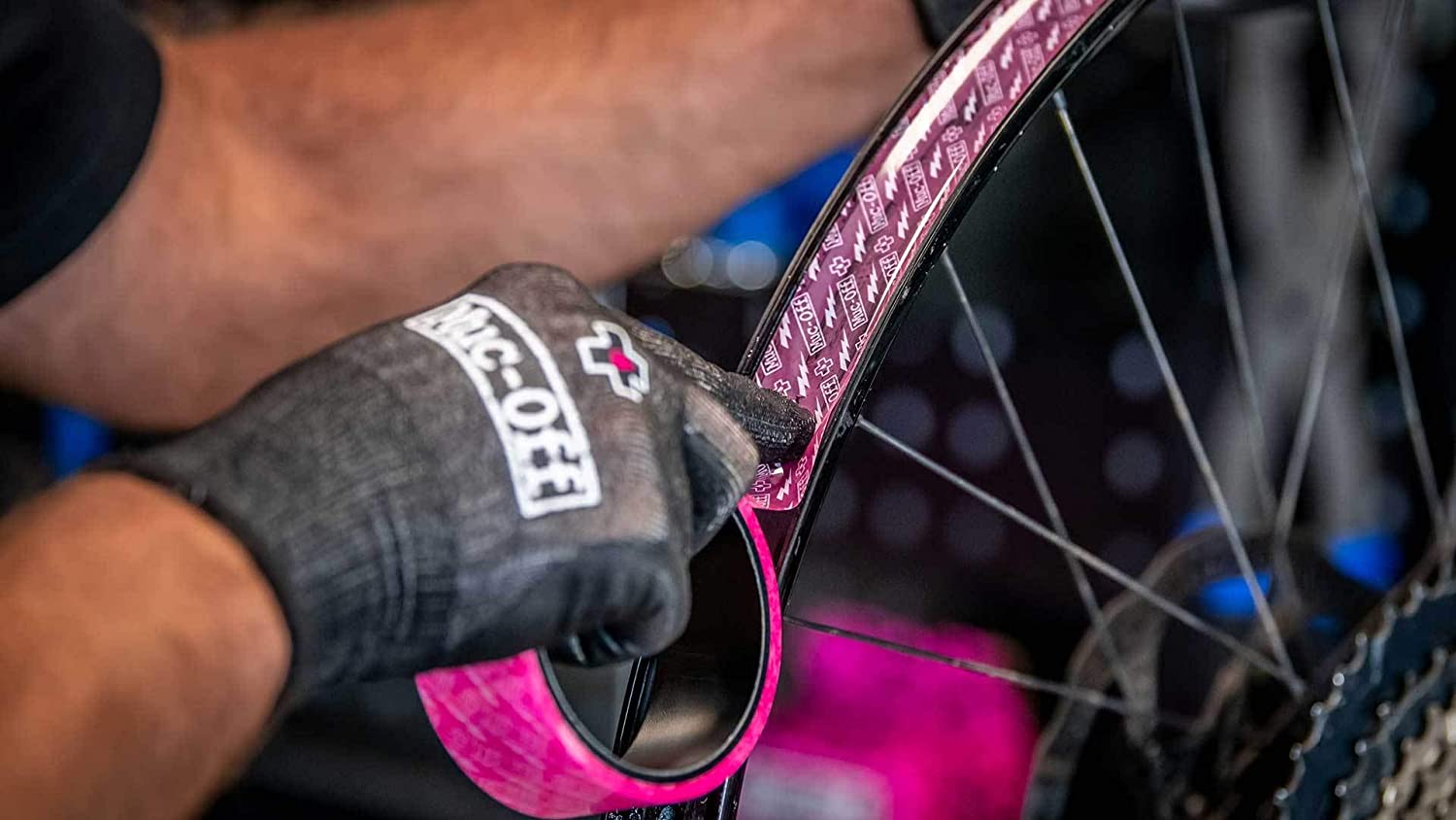 Muc Off Tubeless Rim Tape, Pressure-Sensitive Semi-Transparent Rim Tape for Tubeless Bike Tyre Setups - Image 3