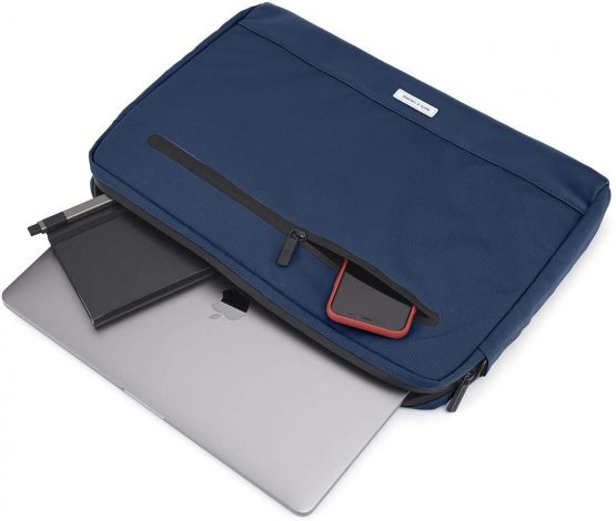 Moleskine - Metro Horizontal Device Bag, PC Bag for Laptop, Notebook, iPad and Tablet up to 15 Inch, Waterproof Messenger Bag, Size 40 x 29 x 6 cm, Sapphire Blue - Image 4