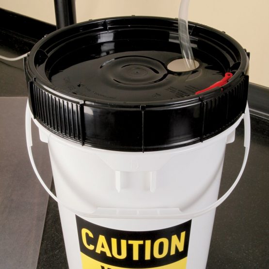 New Pig TLS667-TR PIG Leak Diverter Bucket Kit for Roofs, 152 cm Length x 152 cm Width/Box - Image 4