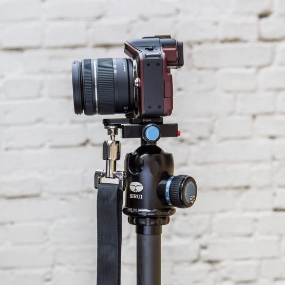 SIRUI TY-LP40 Quick Release Plate with 1/4" Camera Strap Attachment - Image 4