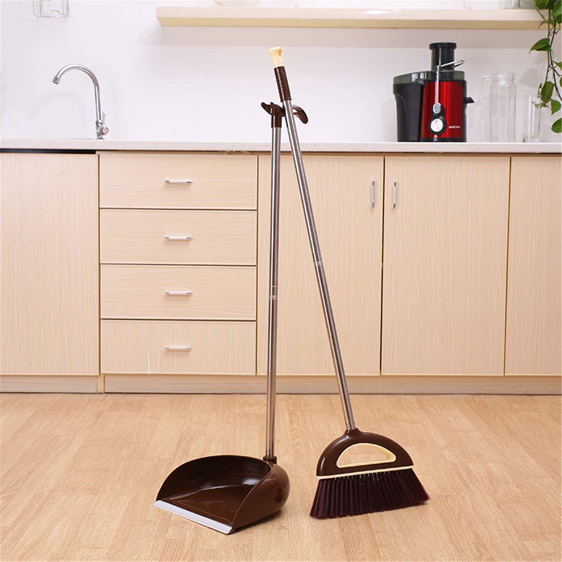 broom with standing dustpan