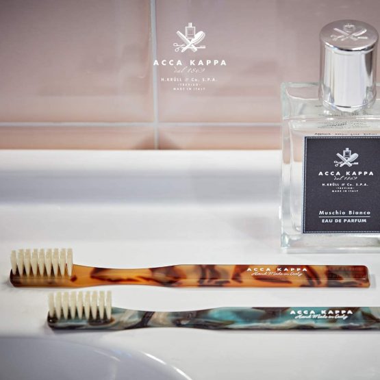 Acca Kappa Historical Havana & Green Toothbrush Medium Nylon - Image 3