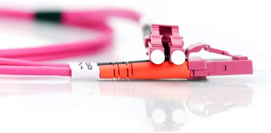 Digitus FO patch cable OM4-10 m LC to LC fiber optic cable - LSZH - Duplex Multimode 50/125µ - 10 GBit/s - Purple - Image 2
