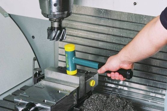 Wiha 80250 No Recoil Medium Hard Soft-Faced Hammer, Multi-Colour, 50 mm - Image 3