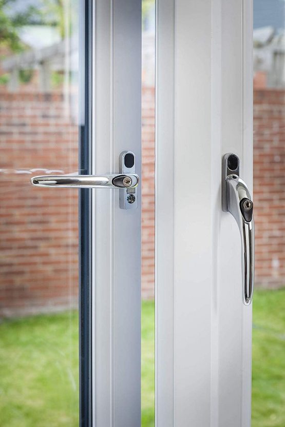 Yale P-YWHLCK40N-PC Universal Window Handles, fits Right or Left Handed windows, 40mm spindle, Lockable, Visi Packed, suitable for PVCu windows, Polished Chrome Finish - Image 3