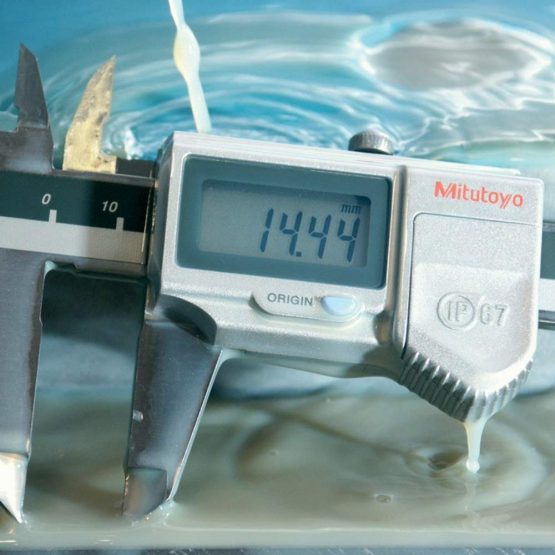 Mitutoyo 500-752-20, Digimatic Caliper, 0-6", IP67, 0005" 0/01 mm No SPC - Image 4