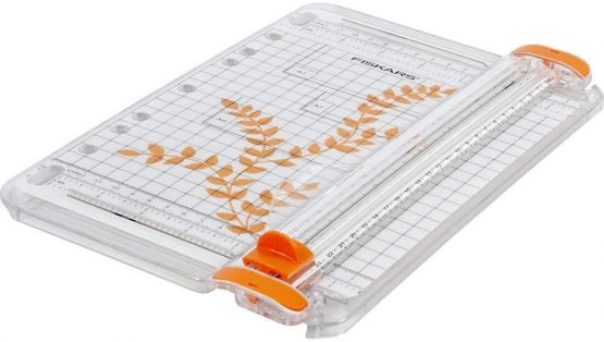Fiskars Portable Surecut Paper Trimmer 22 cm - A5, With Cutting Line Guide, 1004637 - Image 4