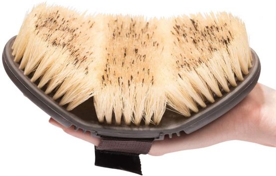 Animalon CareFlex Natural Bristles Horse Body Brush | Horse Grooming box | Flexible & Ergonomic Horse Brushes for grooming | Horse Grooming kit for Horse Care & Horse Comfort | Horse Riding Equipment - Image 4