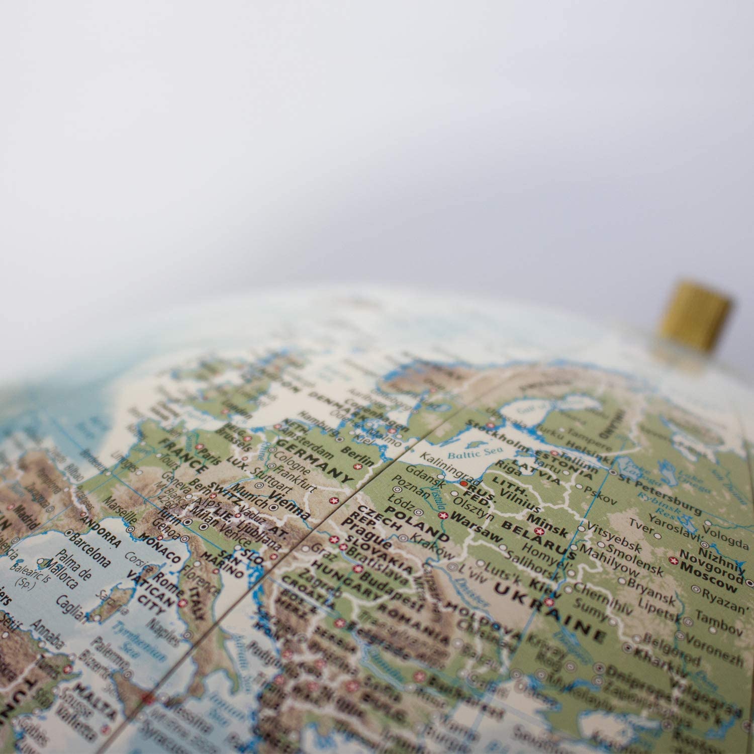 Magellan Vasa Globe with Political Map Image or Hand-Laminated, Freestanding without Meridian, Diameter 32 cm - Image 3