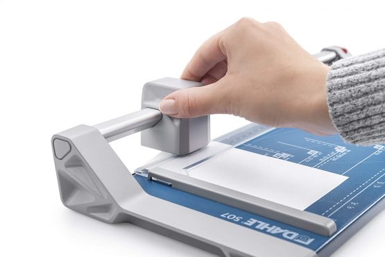 Dahle 507 Rotary Trimmer 2020 Model (Cutting Performance up to 8 Sheets / DIN A4) Blue - Image 3