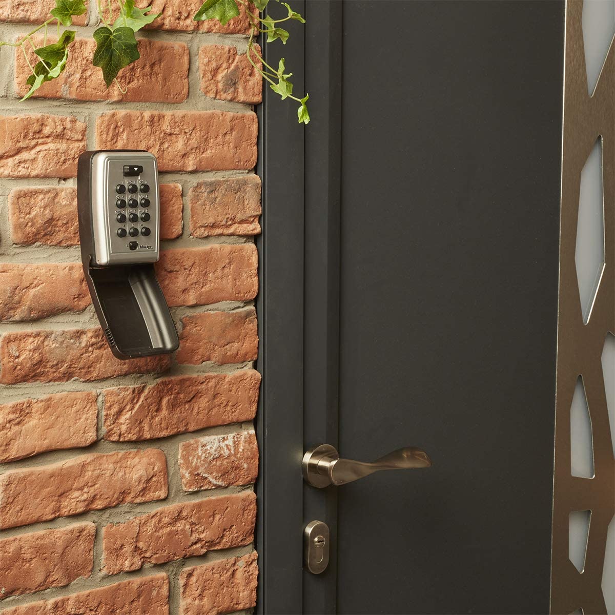 MASTER LOCK Push-Button Key Safe Wall Mounted, Medium 79 x 117 x 52 mm, Outdoor, Mounting Kit, for Home Office Industries Vehicles - Image 2