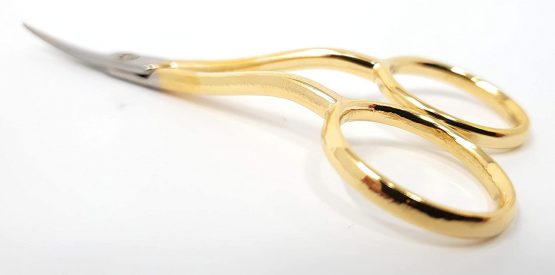 Madeira 9478 Gold Quality Sewing Box with Embroidery Scissors Thimble Sewing Needles and Needle Threader - Image 2