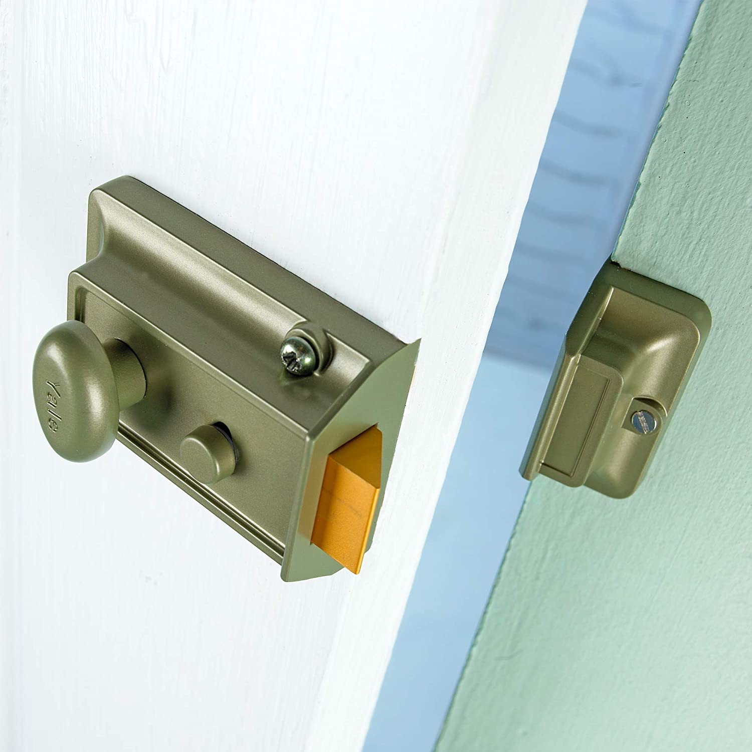 Yale P-77-BLX-PB-60 - Traditional Nightlatch - 60mm - Brass Finish - Standard Security, 60 mm - Image 3