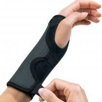 FUTURO Comfort Stabilizing Wrist Brace - Stabilizes and supports sore, weak or injured wrist - Adjustable