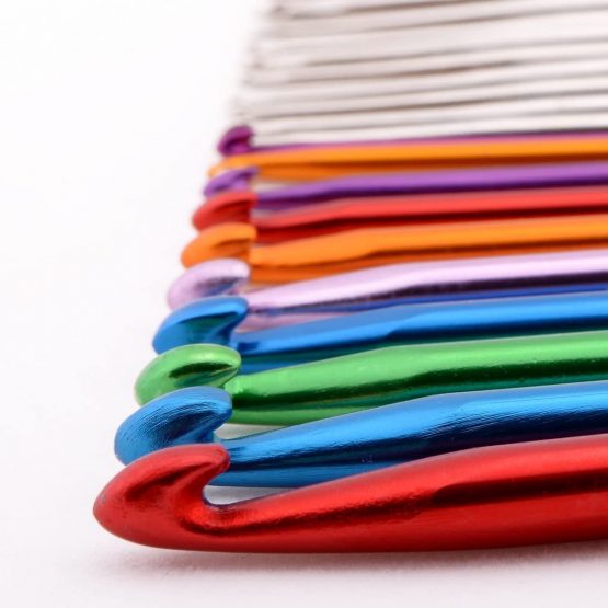 AKORD Pack Of 22 Sizes Multi-colour Aluminium & Steel Crochet Hooks Needles Yarn Weave Knit Craft Set In Case - Image 3
