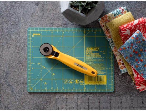 Olfa 28mm Small Rotary Cutter, Yellow - Image 4