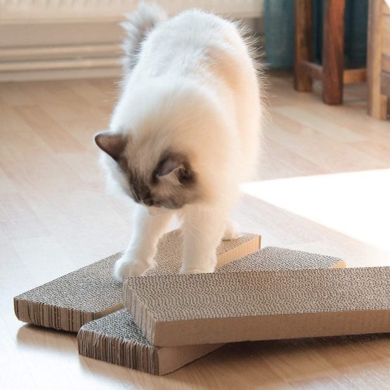 Navaris Cat Scratching Board Set - Narrow Scratch Boards for Scratching/Stretching Made of Cardboard for Small and Large Cats - 41x13x3cm (Set of 3) - Image 2