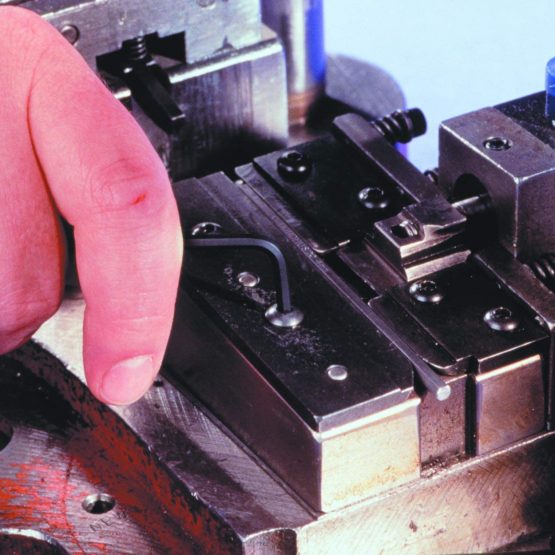 Bondhus 15710 3/16" Ball End Tip Hex Key L-Wrench with ProGuard Finish, Tagged and Barcoded, Long Arm - Image 4
