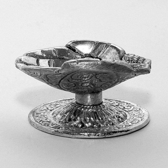 Garden Of Arts Elegant & Vintage Look Welcome Hand Shaped Diya Made with Metal,Oil Wick for Puja (Pooja), Handicraft,Feng Shui,Decoration. - Image 3