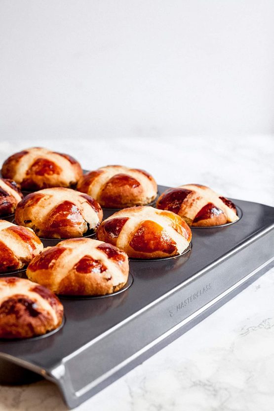 MasterClass Smart Stack Vertical Stacking 12 Hole Muffin Tray with Non Stick Coating, Carbon Steel, 37 x 29 x 4 cm - Image 4