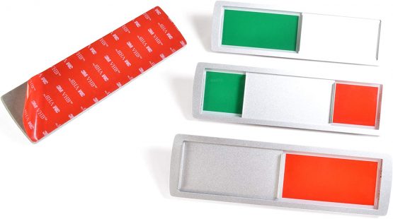 SynMe Large VACANT/OCCUPIED Sliding Sign - Neutral: Green/red colour - 175 mm x 50 mm 3M sticky surface on the rear - 4 magnets built into frame, securing the sliding unit - Office sign Germany (1) - Image 2