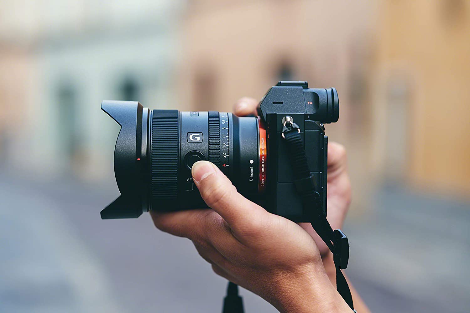 Sony SEL20F18G - Full Frame Lens FE 20mm F1.8 G - A large aperture, ultra-wide angle prime lens for stills and movies - Image 4