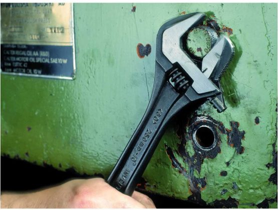 Bahco 8072 Black Adjustable Wrench, 250mm Length - Image 2