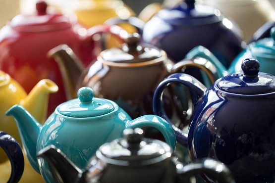 London Pottery 32110 Globe Teapot with Strainer, Ceramic, White, 4 Cup Capacity (900 ml) - Image 2