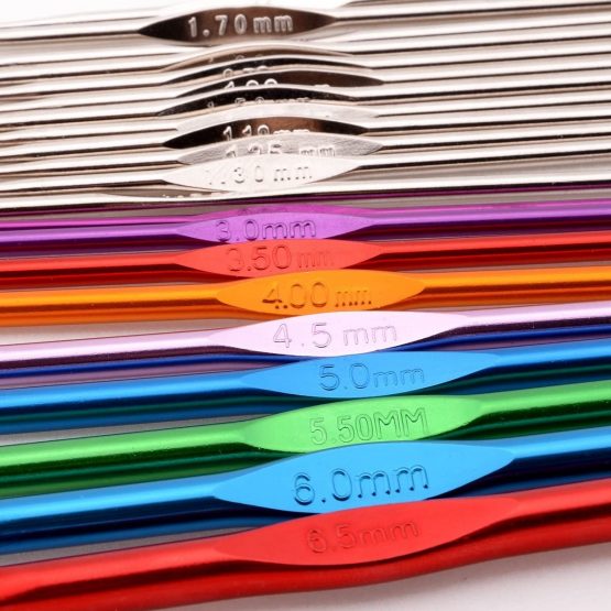 AKORD Pack Of 22 Sizes Multi-colour Aluminium & Steel Crochet Hooks Needles Yarn Weave Knit Craft Set In Case - Image 2