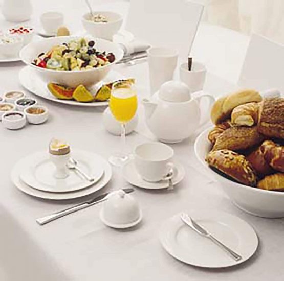 Maxwell & Williams White Basics Gravy Boat, Porcelain, White, 400 ml (13.5 fl oz) - Image 4