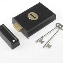 Yale P-402-BK Rim Deadlock, Suitable for Internal Doors, Sheds and Gates, Brass Finish, 105 mm x 70 mm (4 x 3 Inch)