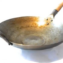 pasoli Wok | Flat Bottom | for The Stove (Including Induction) | 30 cm Diameter | Traditional Hand-Hammered Carbon Steel Wok | Wooden Handle | Natural Non-Stick Surface