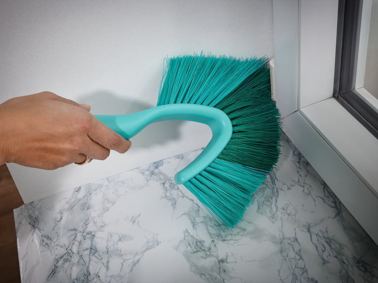 Leifheit Dusty Telescopic Cobweb Duster, Cobweb Brush with Extendable Handle - Image 4