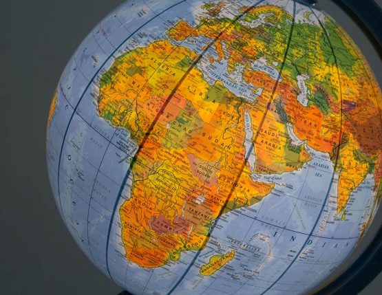 Pathfinder Illuminated 25cm Globe (25cm Illuminated) - Image 3