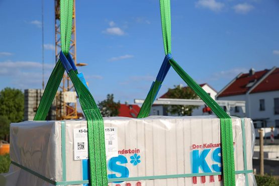 Braun 20022HB Recovery Straps 2000 kg Load 2 m in Length with Re-enforced End-Loops Green - Image 2