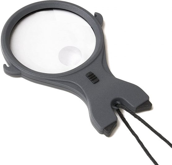 CARSON Lighted MagniLook Power LED Lighted Pendant Magnifier with 4.5X Spot Lens (LK-30) - Image 4