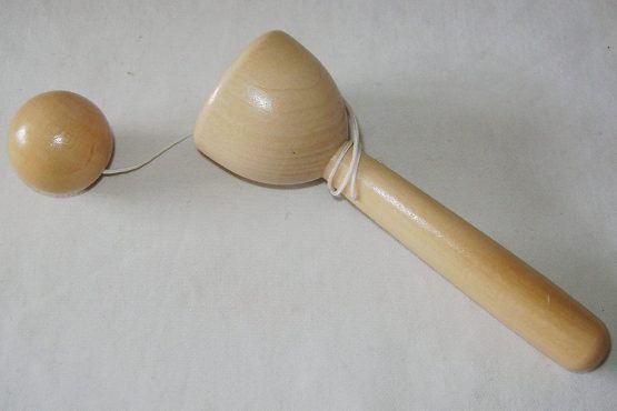 NEW TRADITIONAL NATURAL WOODEN CUP & BALL TOY VINTAGE CLASSIC GAME FUN!! - Image 2