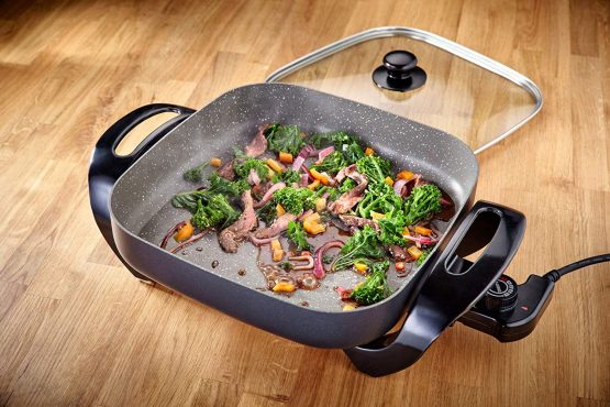 Judge JEA23 Electric Skillet Non-Stick with Vented Glass lid and Twin Carrying Handles Multi Cooker with Versatile Settings 2 Year Electrical Guarantee - Image 2